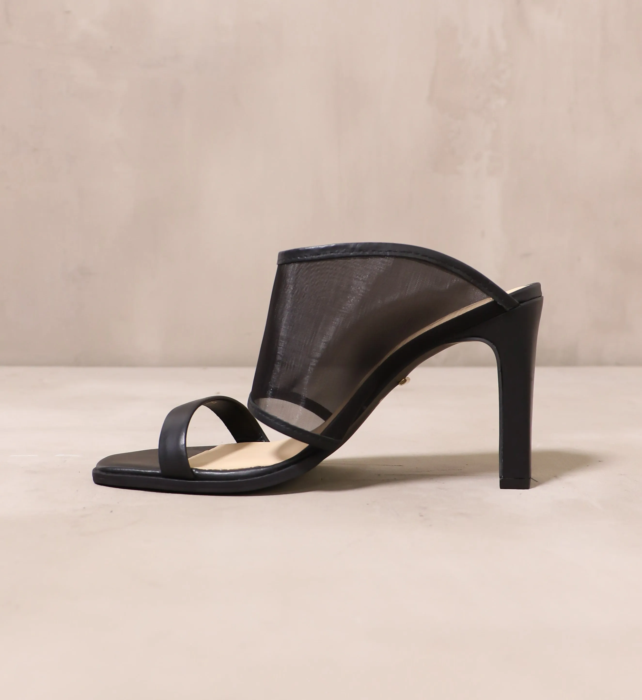 SEVEN SHEER ITCH HEEL